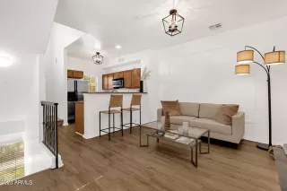 Photo #6: 6613880 Listing