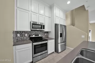 Photo #5: 6615220 Listing