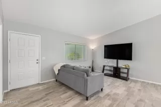 Photo #6: 6615609 Listing