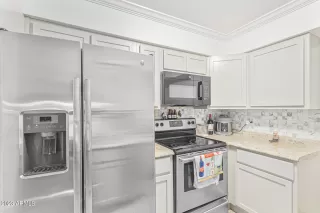 Photo #5: 6616169 Listing