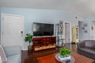 Photo #5: 6616339 Listing