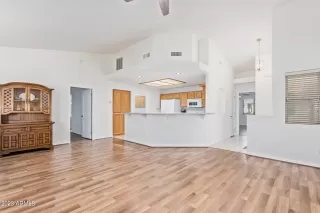 Photo #5: 6616517 Listing 