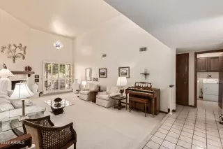 Photo #5: 6619150 Listing