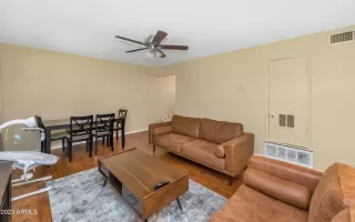 Photo #4: 6621869 Listing