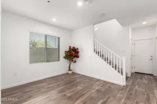 Photo #3: 6622218 Listing