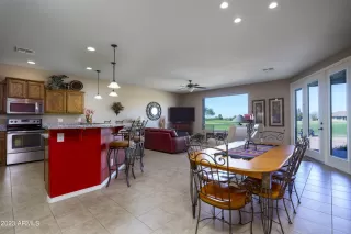 Photo #4: 6624142 Listing