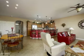 Photo #5: 6624142 Listing