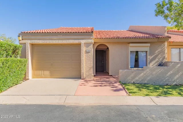 MLS: 6627924 Condo For Sale