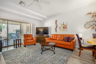 Photo #6: 6629318 Listing