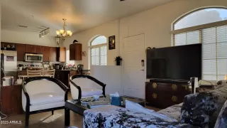 Photo #5: 6629702 Listing