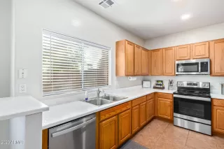 Photo #6: 6630244 Listing