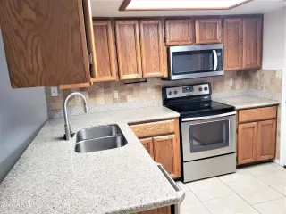 Photo #2: 6630438 Listing