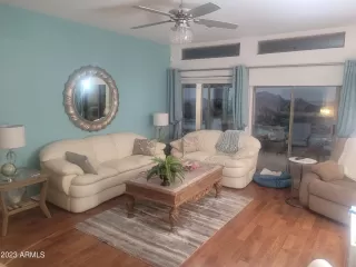 Photo #5: 6631100 Listing