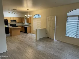 Photo #2: 6632709 Listing