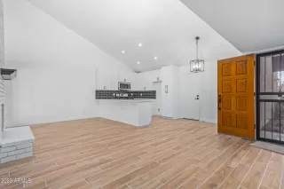 Photo #3: 6633413 Listing