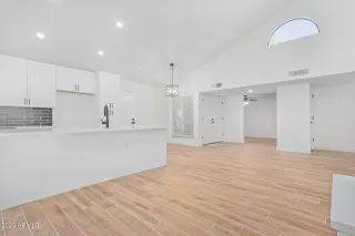 Photo #4: 6633413 Listing