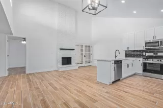 Photo #6: 6633413 Listing