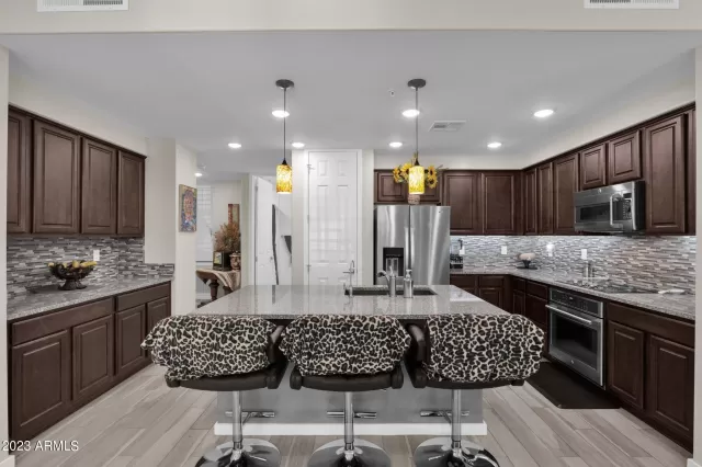 MLS: 6633928 Condo For Sale