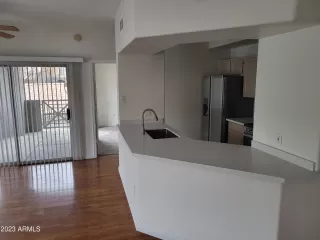 Photo #5: 6633943 Listing