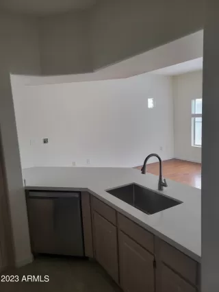 Photo #6: 6633943 Listing