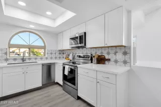 Photo #6: 6633970 Listing