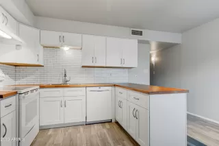 Photo #6: 6635469 Listing 