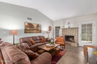 Photo #5: 6635514 Listing