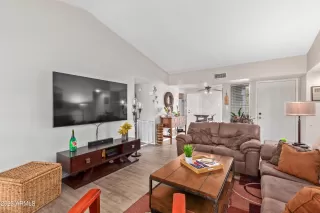 Photo #6: 6635514 Listing