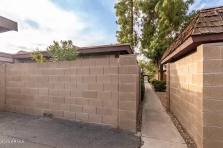 Photo #5: 6635865 Listing