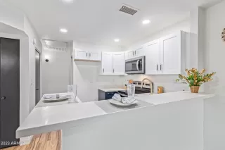 Photo #3: 6636495 Listing 