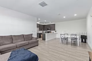 Photo #2: 6636805 Listing 