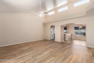 Photo #3: 6637667 Listing