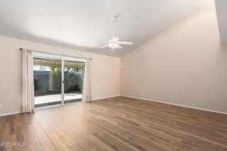 Photo #5: 6637667 Listing