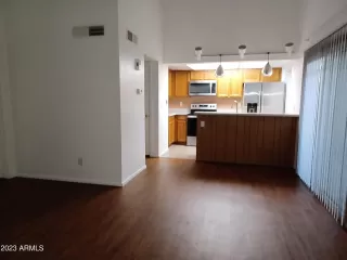 Photo #5: 6637860 Listing