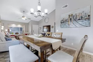 Photo #6: 6638036 Listing