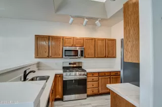 Photo #4: 6638390 Listing 