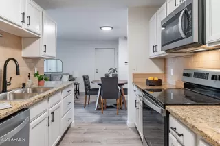 Photo #4: 6638656 Listing