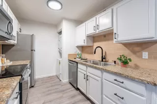 Photo #6: 6638656 Listing