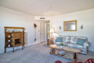 Photo #6: 6638695 Listing