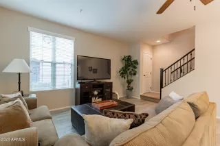 Photo #5: 6638775 Listing