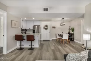 Photo #4: 6639151 Listing