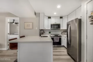 Photo #6: 6639151 Listing