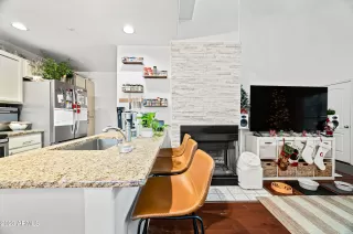 Photo #4: 6639649 Listing