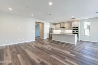 Photo #4: 6639855 Listing