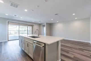 Photo #6: 6639855 Listing