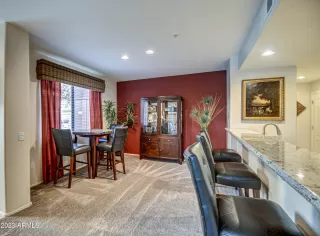 Photo #5: 6640769 Listing