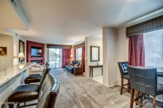 Photo #6: 6640769 Listing