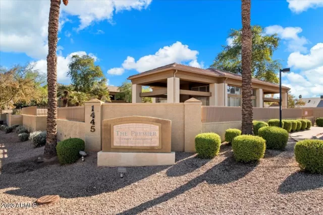 MLS: 6640929 Condo For Sale