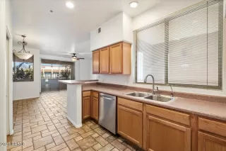 Photo #5: 6640929 Listing 