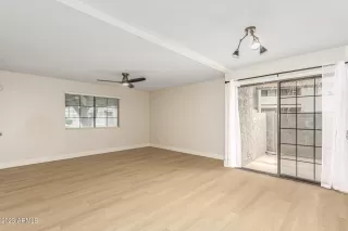 Photo #6: 6641920 Listing